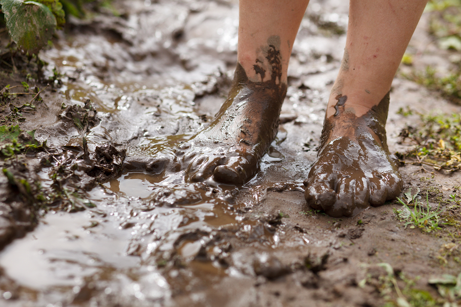 feet in mud